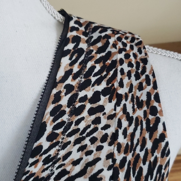 White House Black Market shell - Picture 3 of 3